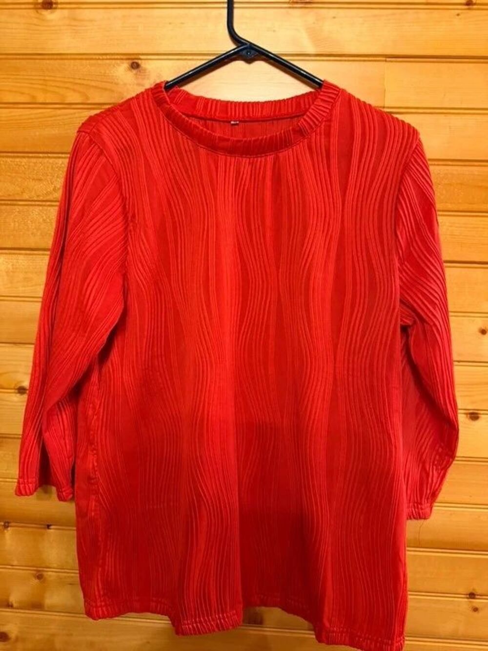 Beautiful red dress shirt, long sleeved size medium - Picture 4 of 5
